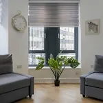 Stylish Modern Apartment By Aldgate East Station 2