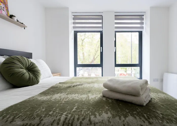 Stylish Modern Apartment By Aldgate East Station 2
